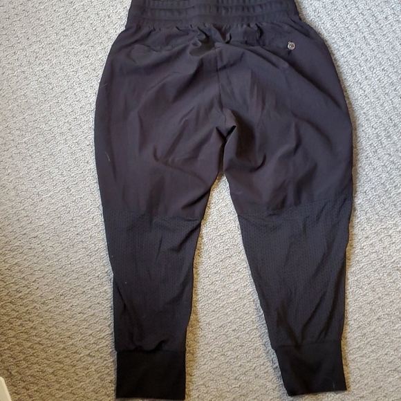 Athletic capris - Picture 2 of 3